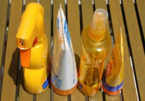 顔脂肪吸引後に日焼け止めはいつ塗るべきですか？