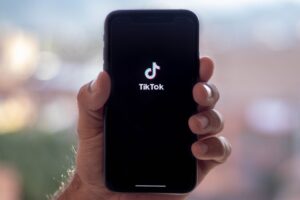 顔脂肪吸引をTikTokでバズさせる方法は？