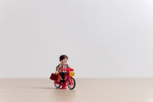 顔脂肪吸引後に内出血ができた場合、仕事を休めない時はどうすればいい？