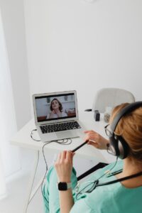 顔脂肪吸引の予約が取りやすい時期はいつですか？