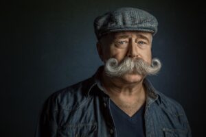 顔の脂肪吸引と男性のひげ脱毛を併用するメリットは？