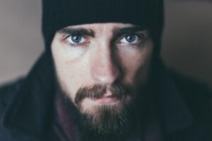 顔脂肪吸引を受けるサービス業の接客で顔バレが心配な場合はどうする？