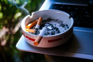 顔脂肪吸引後にタバコはいつから吸える？