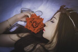 顔脂肪吸引術後の寝方に適した枕の高さと姿勢は？
